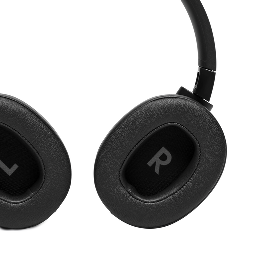 JBL Tune 710BT - Black - Wireless Over-Ear Headphones - Detailshot 2